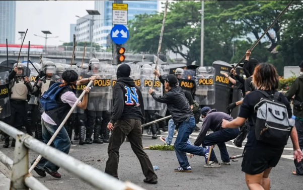 Ilustrasi. Polisi mengklaim berhasil menggagalkan upaya ratusan pelajar masuk ke Jakarta untuk ikut bergabung dalam aksi demo buruh di depan Gedung DPR/MPR RI, Kamis (28/8). (X@ilhampid)